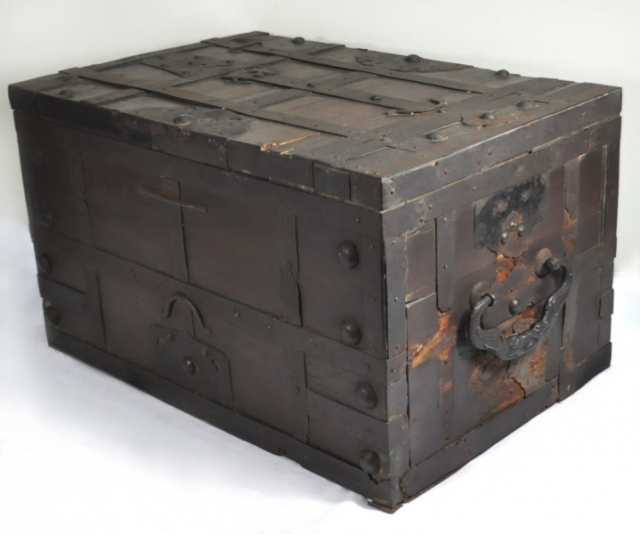 船箪笥の一つ、銭箱